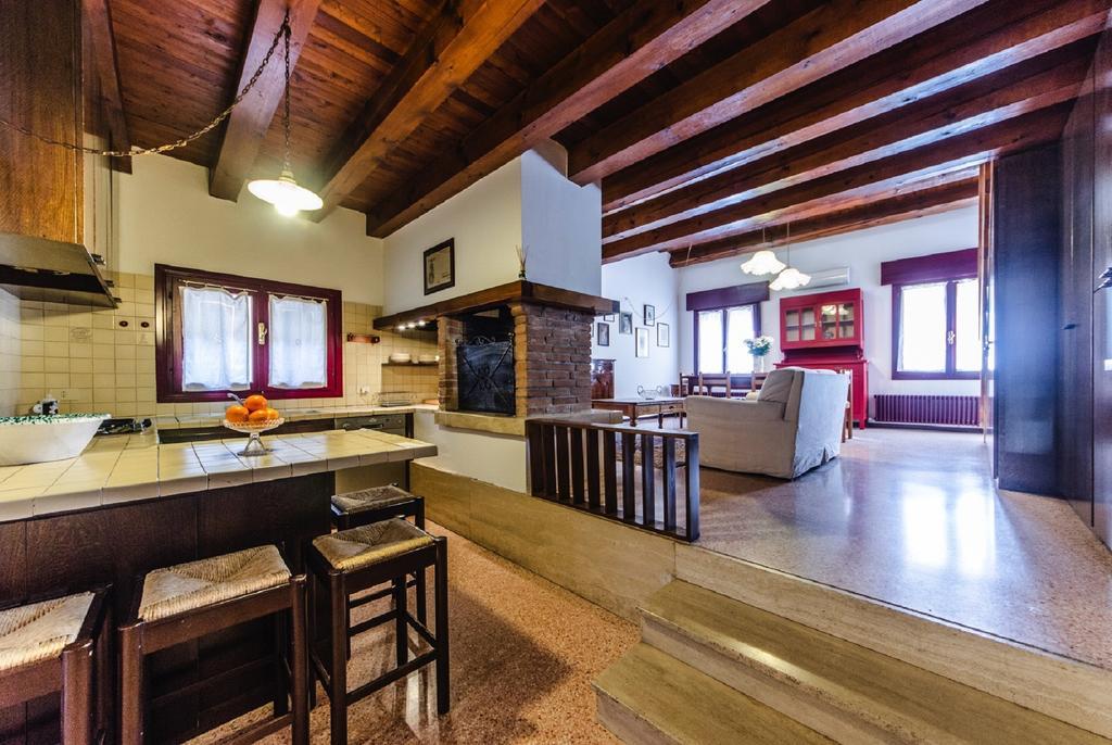 Вилла Novalesi Red House Ноале Экстерьер фото
